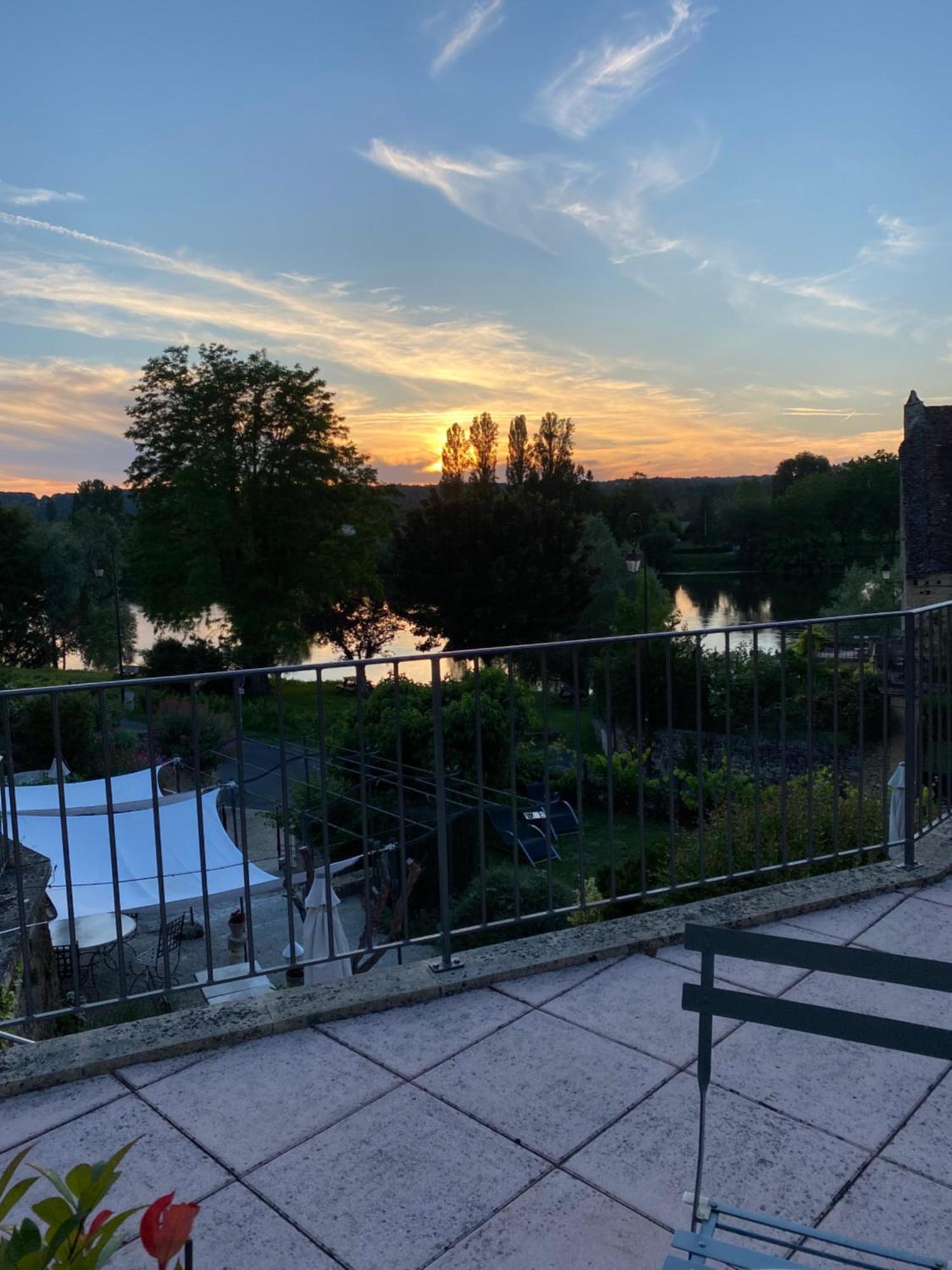 Hôtel-Restaurant Côté Rivage Badefols-sur-Dordogne Exterior foto
